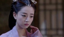 穿越成吃瓜丫鬟免费阅读,宫廷风云下的逆袭之路