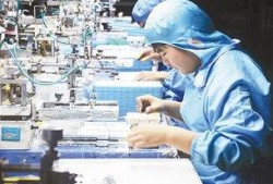 某手机厂员工爆料新闻,揭秘生产内幕与员工生活